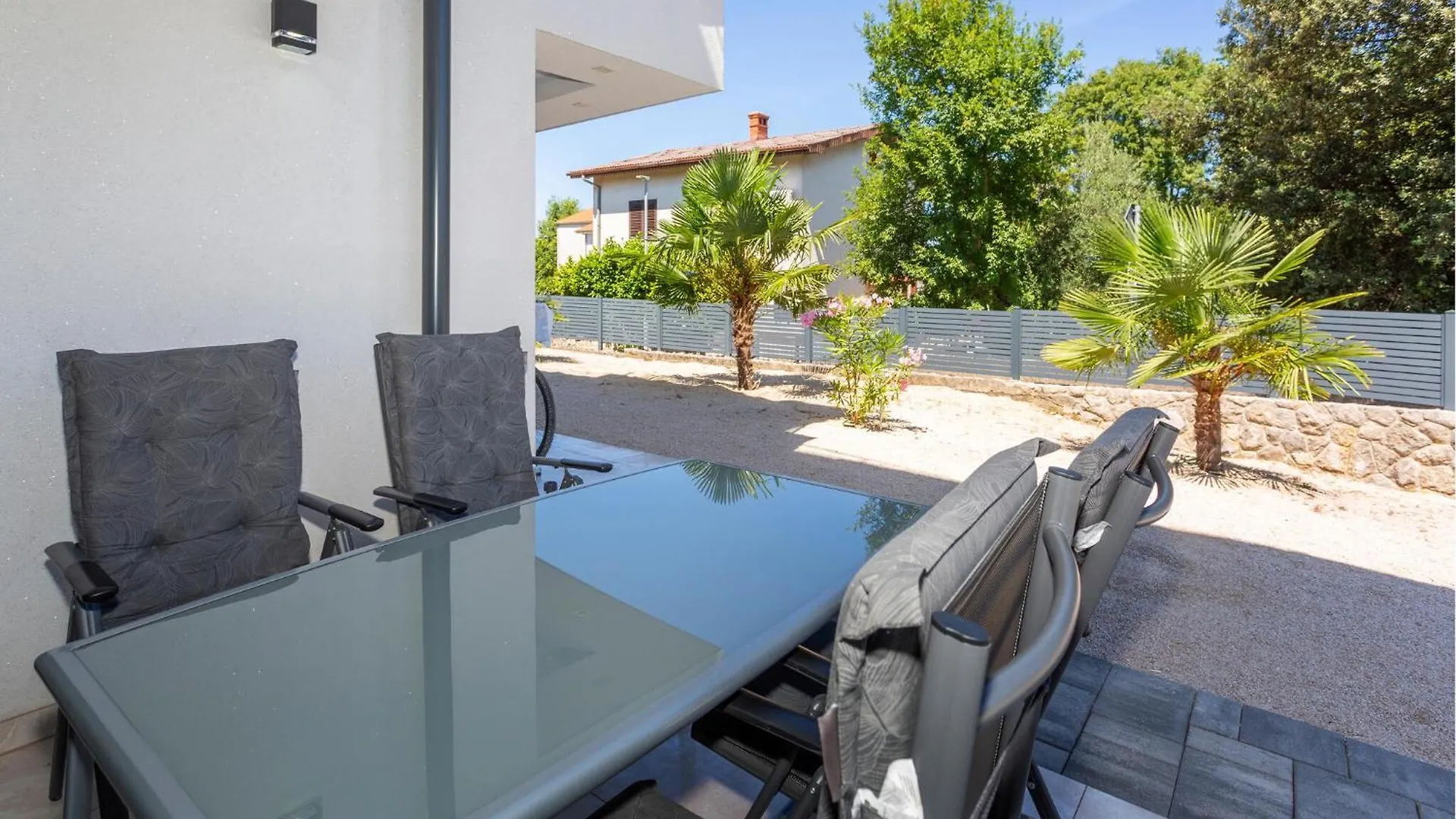 Beautiful Apartment In Malinska With Wifi 0*,
