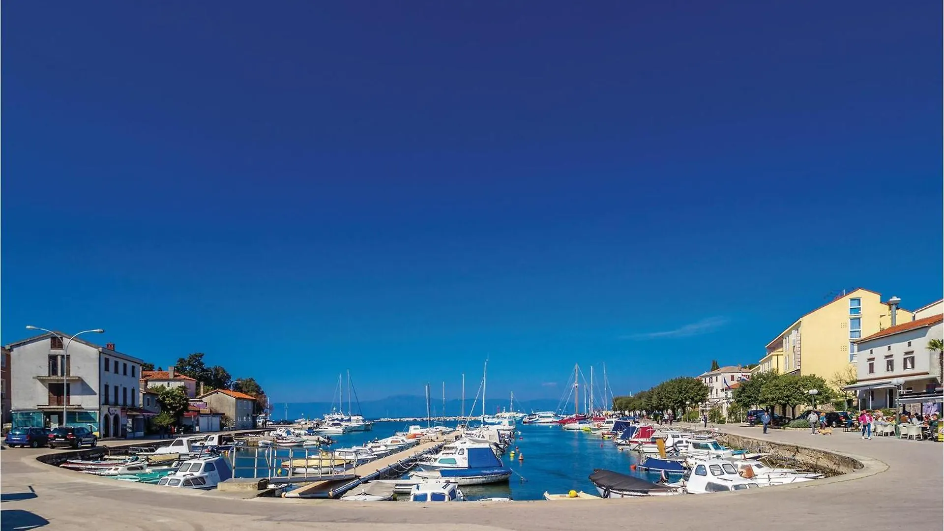 Beautiful Apartment In Malinska With Wifi 0*,